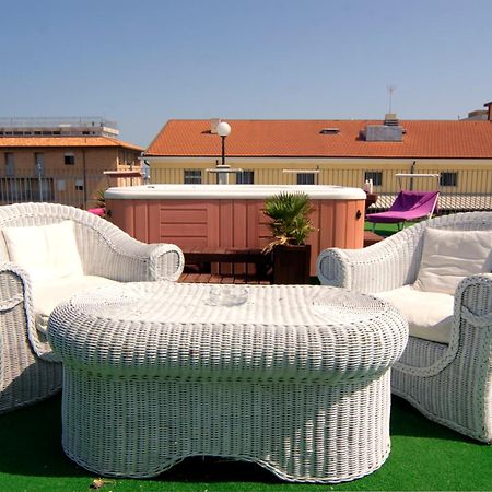 Residence Divina Римини Экстерьер фото