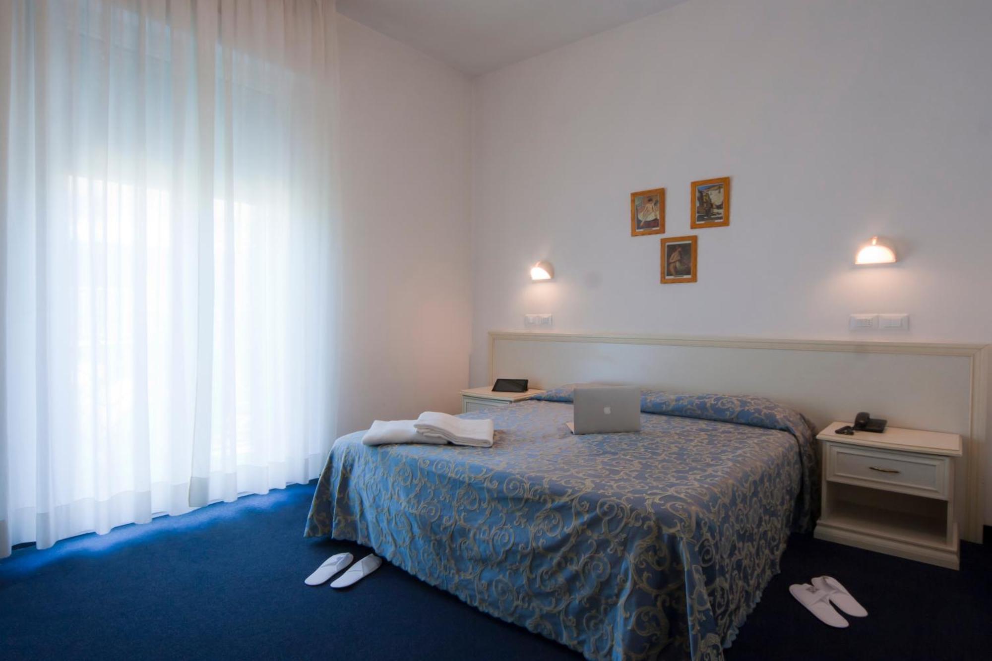 Residence Divina Римини Экстерьер фото