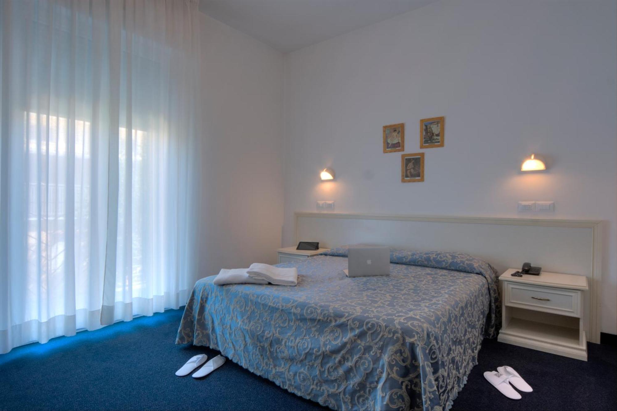 Residence Divina Римини Экстерьер фото