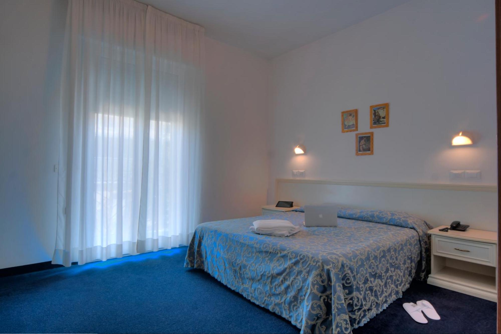 Residence Divina Римини Экстерьер фото