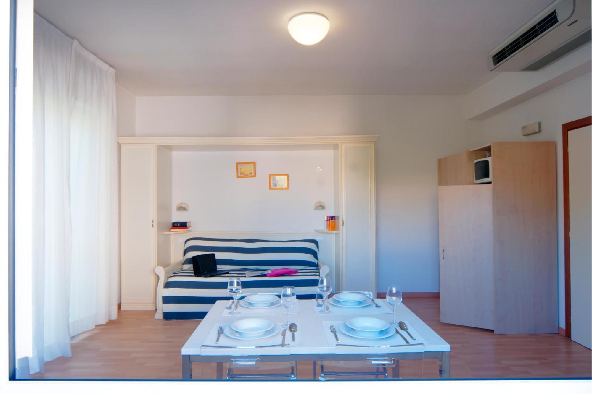 Residence Divina Римини Экстерьер фото