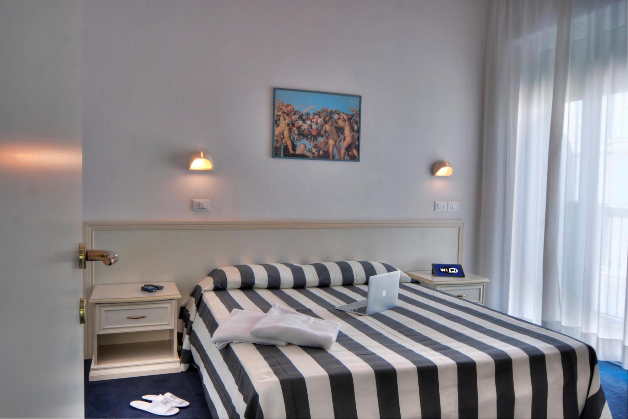 Residence Divina Римини Экстерьер фото
